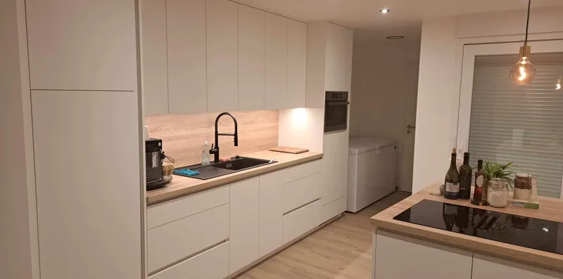 Cuisine sur mesure réalisée par Schyns et fils